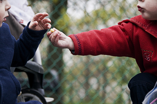 Kids sharing snack