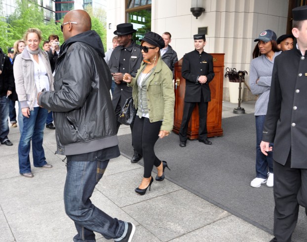 Toni Braxton Leaving Ritz Carlton Hotel In Berlin (USA AND OZ ONLY)