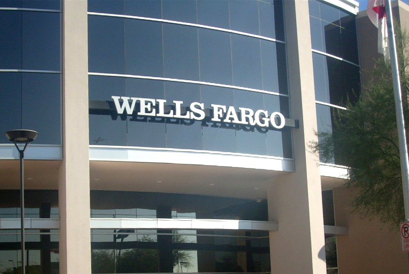 checking account wells fargo vs bank of america