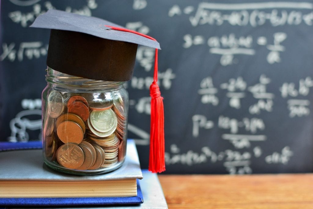 Pay the Minimum for a Student Loan or Consolidate: Which is Best?